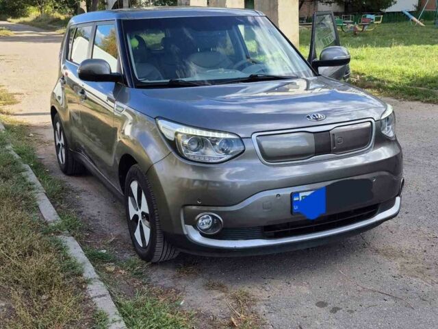 Серый Киа Soul, объемом двигателя 0 л и пробегом 170 тыс. км за 7000 $, фото 1 на Automoto.ua