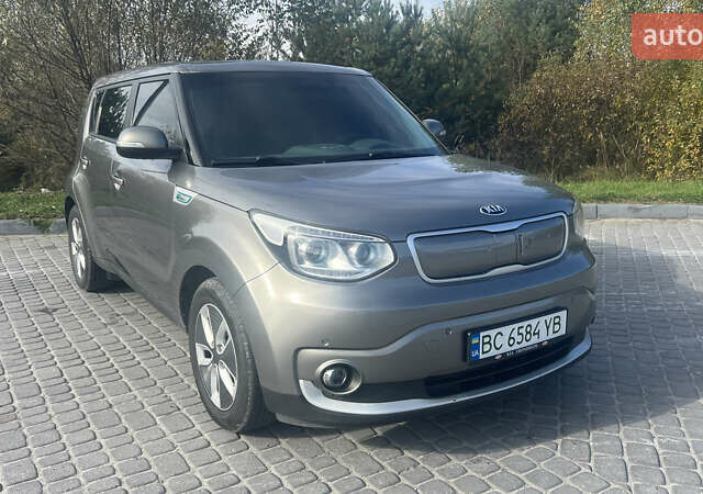 Киа Soul 2017 в Львове на Automoto.ua Серый Киа Soul, объемом двигателя 0 л и пробегом 140 тыс. км за 9800 $, фото 1 на Automoto.ua