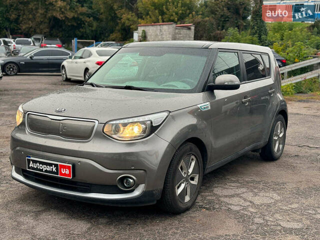 Киа Soul 2017 в Виннице на Automoto.ua Серый Киа Soul, объемом двигателя 0 л и пробегом 108 тыс. км за 10390 $, фото 1 на Automoto.ua