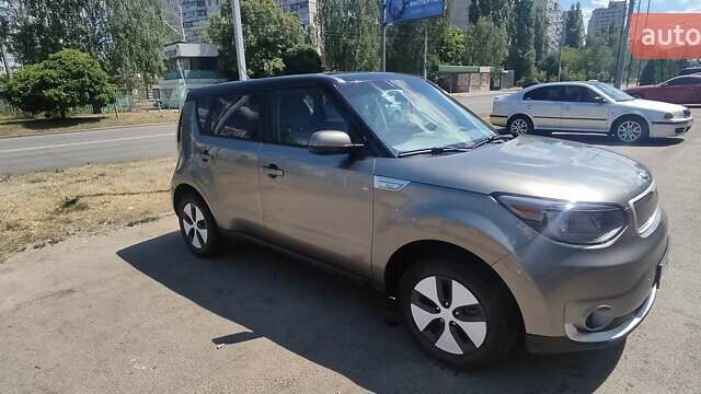 Киа Soul 2017 в Харькове на Automoto.ua Серый Киа Soul, объемом двигателя 0 л и пробегом 77 тыс. км за 13000 $, фото 1 на Automoto.ua