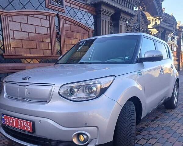 Серый Киа Soul, объемом двигателя 0 л и пробегом 38 тыс. км за 12450 $, фото 1 на Automoto.ua