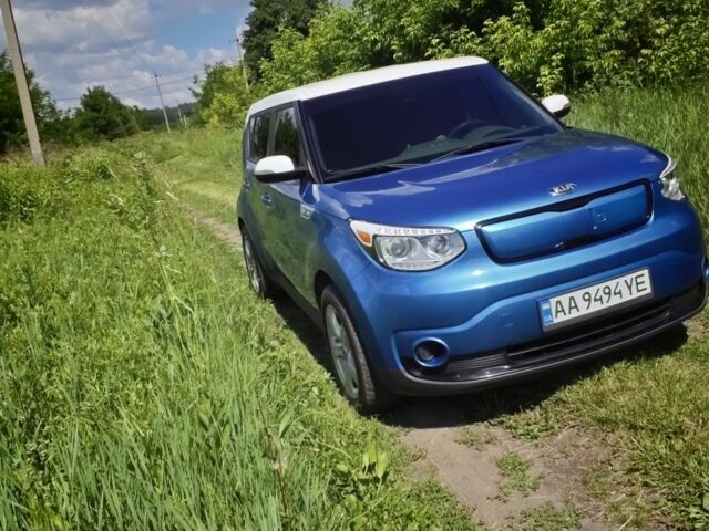Синій Кіа Soul, об'ємом двигуна 0 л та пробігом 104 тис. км за 10000 $, фото 1 на Automoto.ua