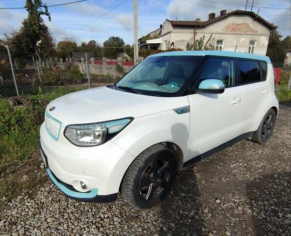 Кіа Soul EV 2015 у Івано-Франківську на Automoto.ua Білий Кіа Soul EV, об'ємом двигуна 0 л та пробігом 122 тис. км за 5800 $, фото 1 на Automoto.ua