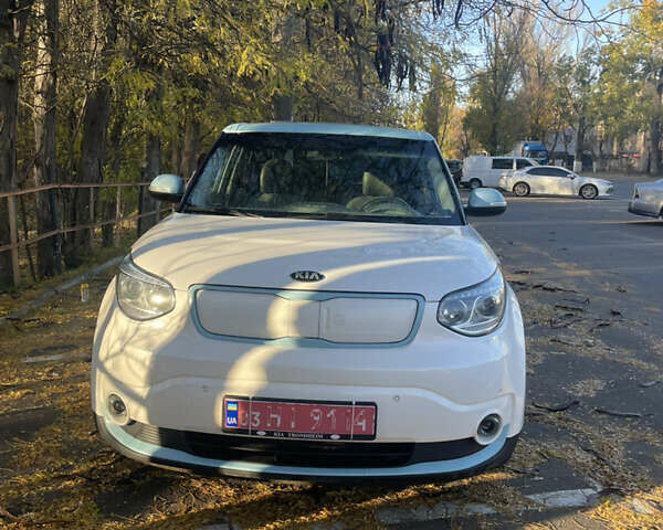 Белый Киа Soul EV, объемом двигателя 0 л и пробегом 193 тыс. км за 8000 $, фото 1 на Automoto.ua