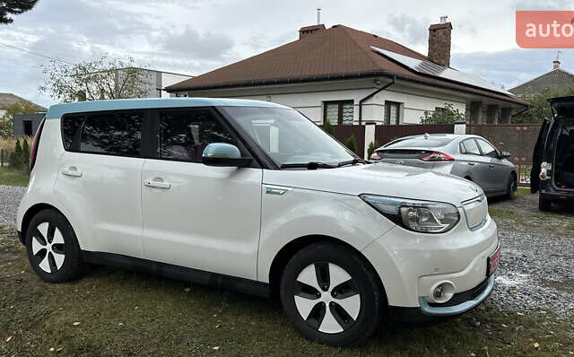 Белый Киа Soul EV, объемом двигателя 1.98 л и пробегом 103 тыс. км за 6499 $, фото 1 на Automoto.ua