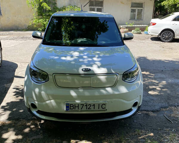 Белый Киа Soul EV, объемом двигателя 0 л и пробегом 55 тыс. км за 9000 $, фото 1 на Automoto.ua