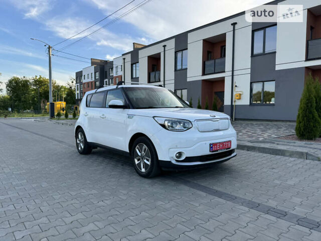 Белый Киа Soul EV, объемом двигателя 0 л и пробегом 87 тыс. км за 13500 $, фото 1 на Automoto.ua