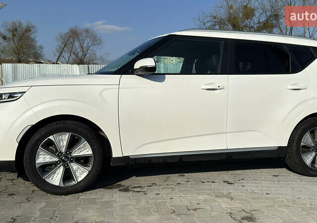 Белый Киа Soul EV, объемом двигателя 0 л и пробегом 147 тыс. км за 17400 $, фото 1 на Automoto.ua