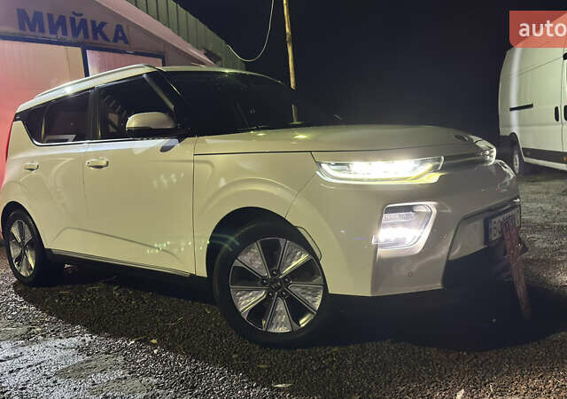 Бежевый Киа Soul EV, объемом двигателя 0 л и пробегом 155 тыс. км за 17200 $, фото 1 на Automoto.ua
