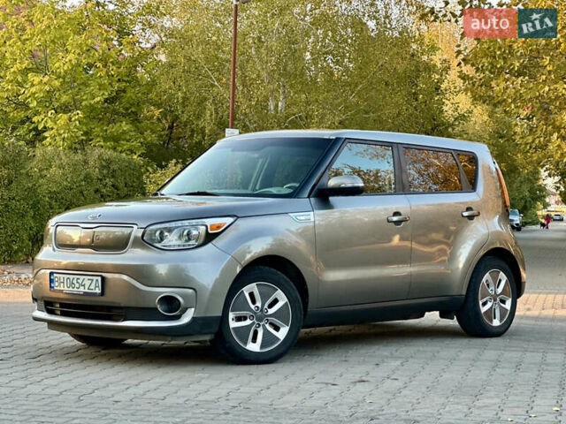 Серый Киа Soul EV, объемом двигателя 0 л и пробегом 128 тыс. км за 8000 $, фото 1 на Automoto.ua