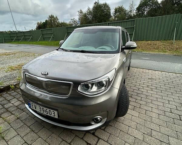 Киа Soul EV 2018 в Луцке на Automoto.ua Серый Киа Soul EV, объемом двигателя 0 л и пробегом 131 тыс. км за 11200 $, фото 1 на Automoto.ua