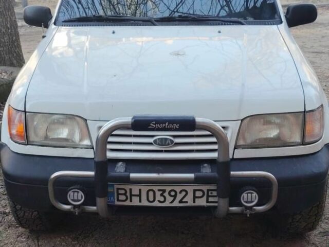 Белый Киа Sportage, объемом двигателя 2 л и пробегом 316 тыс. км за 4000 $, фото 1 на Automoto.ua