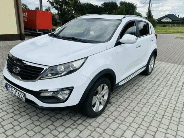 Белый Киа Sportage, объемом двигателя 0 л и пробегом 235 тыс. км за 5000 $, фото 1 на Automoto.ua