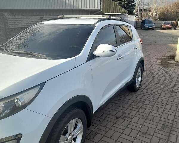 Белый Киа Sportage, объемом двигателя 2 л и пробегом 220 тыс. км за 10800 $, фото 1 на Automoto.ua