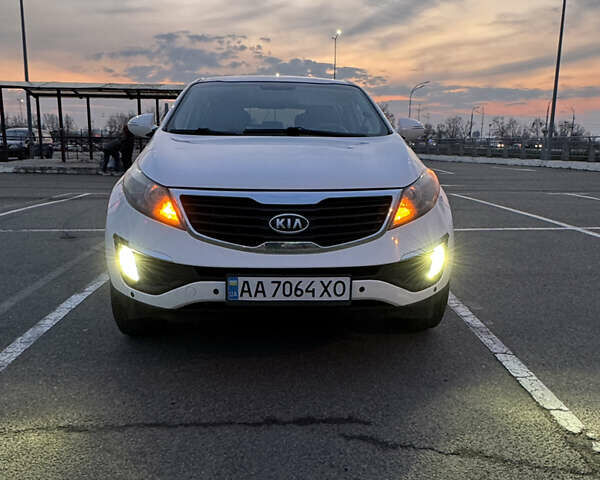 Білий Кіа Sportage, об'ємом двигуна 2.4 л та пробігом 265 тис. км за 10599 $, фото 1 на Automoto.ua