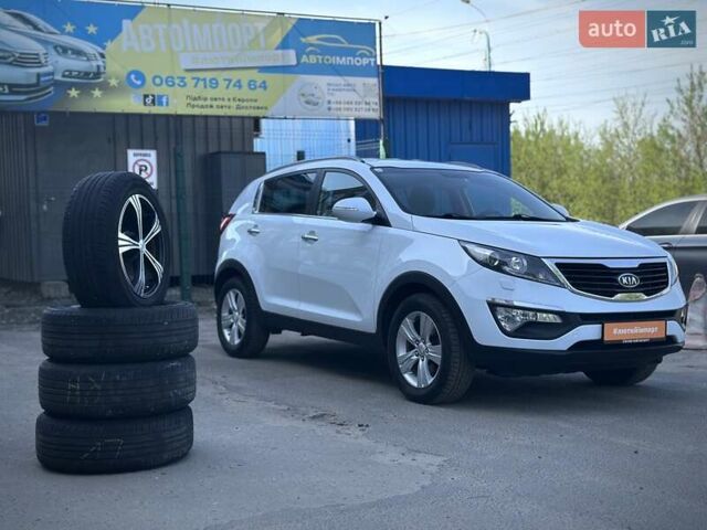 Кіа Sportage 2011 у Сумах на Automoto.ua Білий Кіа Sportage, об'ємом двигуна 1.7 л та пробігом 228 тис. км за 13700 $, фото 1 на Automoto.ua