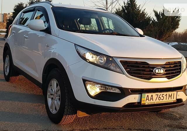 Білий Кіа Sportage, об'ємом двигуна 2 л та пробігом 94 тис. км за 13600 $, фото 1 на Automoto.ua