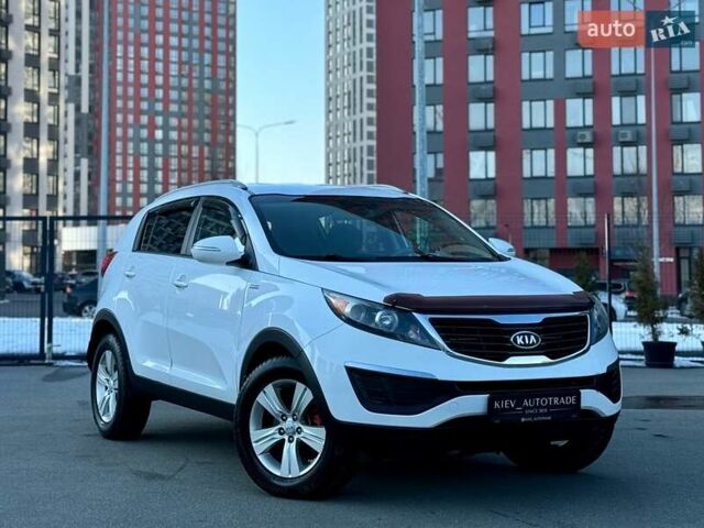 Белый Киа Sportage, объемом двигателя 2.36 л и пробегом 202 тыс. км за 12000 $, фото 1 на Automoto.ua
