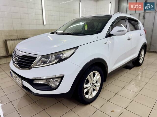 Білий Кіа Sportage, об'ємом двигуна 2 л та пробігом 161 тис. км за 11499 $, фото 1 на Automoto.ua