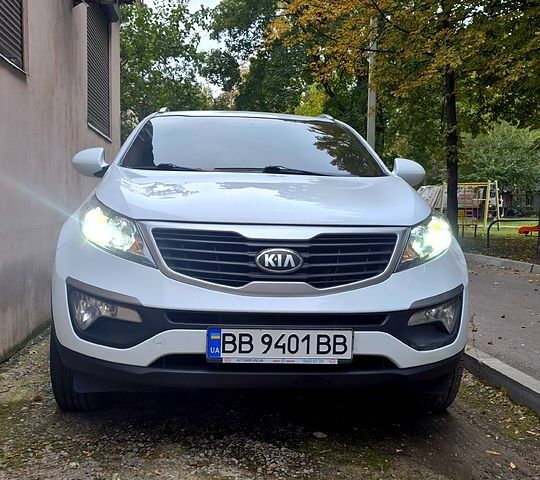 Киа Sportage 2013 в Харькове на Automoto.ua Белый Киа Sportage, объемом двигателя 1.7 л и пробегом 190 тыс. км за 12500 $, фото 1 на Automoto.ua