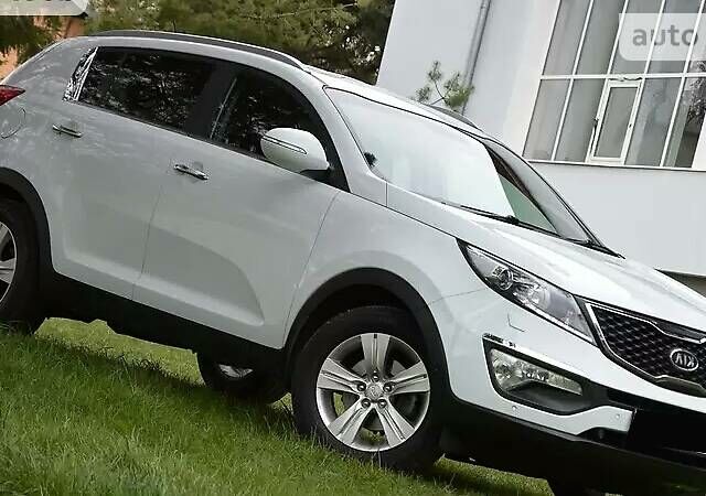 Білий Кіа Sportage, об'ємом двигуна 1.7 л та пробігом 145 тис. км за 15500 $, фото 1 на Automoto.ua