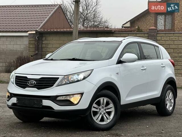Білий Кіа Sportage, об'ємом двигуна 2 л та пробігом 158 тис. км за 12300 $, фото 1 на Automoto.ua