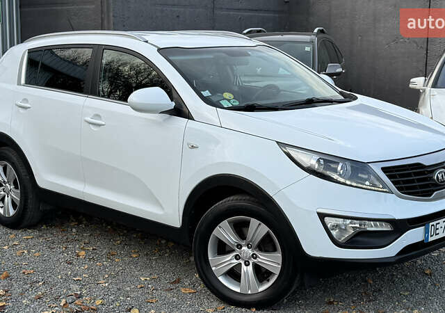 Белый Киа Sportage, объемом двигателя 1.7 л и пробегом 219 тыс. км за 12999 $, фото 1 на Automoto.ua