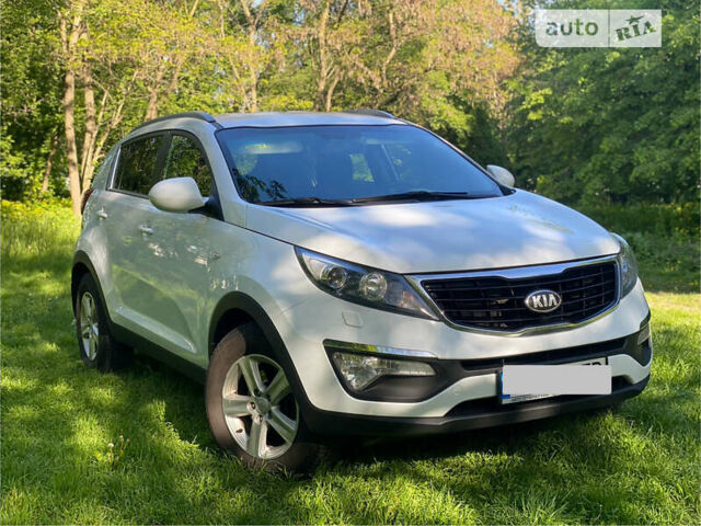 Білий Кіа Sportage, об'ємом двигуна 1.7 л та пробігом 155 тис. км за 13300 $, фото 1 на Automoto.ua