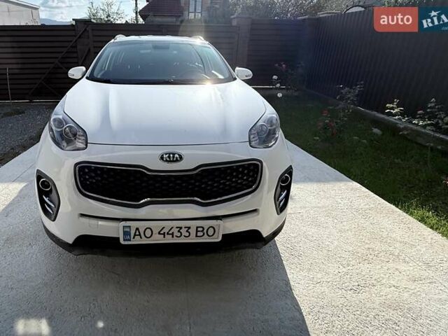 Киа Sportage 2017 в Хусте на Automoto.ua Белый Киа Sportage, объемом двигателя 1.69 л и пробегом 167 тыс. км за 18500 $, фото 1 на Automoto.ua