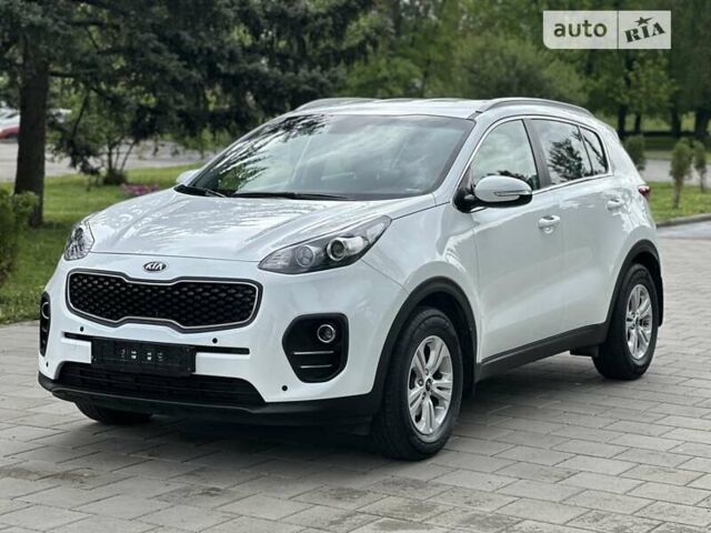 Белый Киа Sportage, объемом двигателя 1.7 л и пробегом 57 тыс. км за 16999 $, фото 1 на Automoto.ua