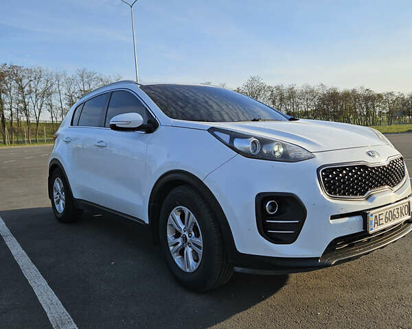 Білий Кіа Sportage, об'ємом двигуна 1.69 л та пробігом 272 тис. км за 16500 $, фото 1 на Automoto.ua