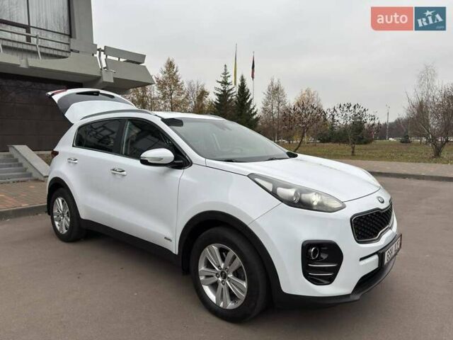 Белый Киа Sportage, объемом двигателя 2 л и пробегом 227 тыс. км за 15950 $, фото 1 на Automoto.ua