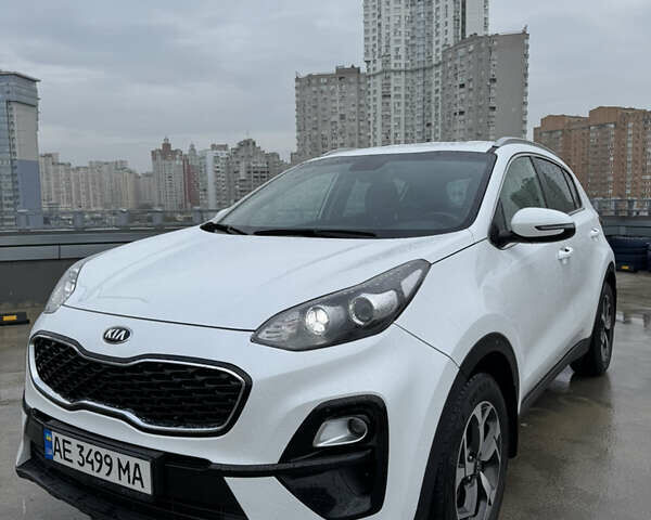Білий Кіа Sportage, об'ємом двигуна 1.59 л та пробігом 180 тис. км за 15600 $, фото 1 на Automoto.ua