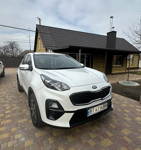 Белый Киа Sportage, объемом двигателя 1.59 л и пробегом 107 тыс. км за 19000 $, фото 1 на Automoto.ua