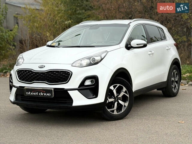 Білий Кіа Sportage, об'ємом двигуна 1.59 л та пробігом 50 тис. км за 17799 $, фото 1 на Automoto.ua