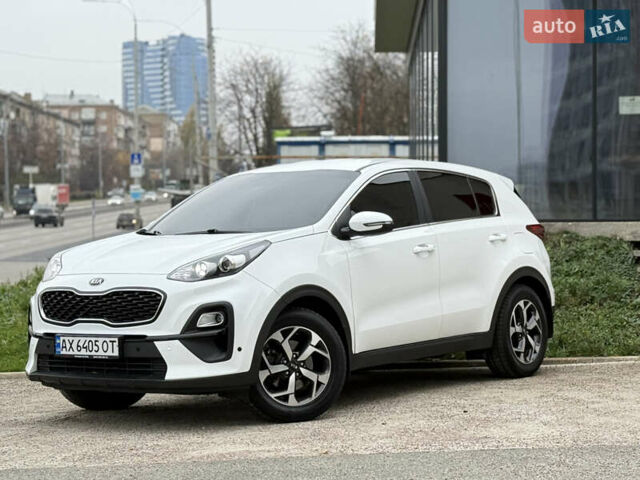 Білий Кіа Sportage, об'ємом двигуна 1.59 л та пробігом 105 тис. км за 17300 $, фото 1 на Automoto.ua