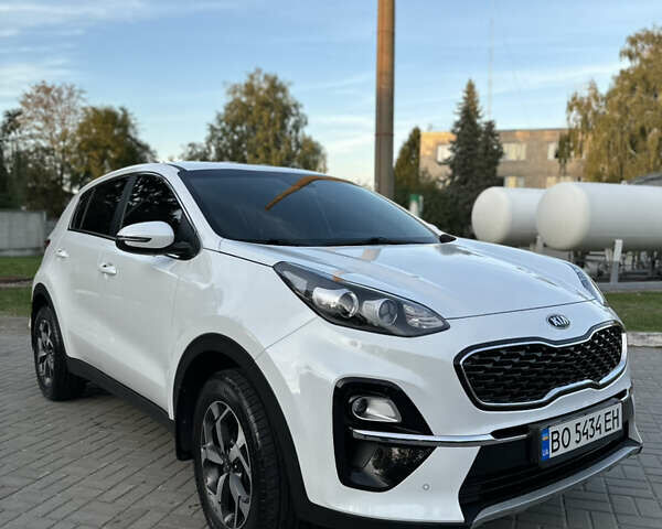 Белый Киа Sportage, объемом двигателя 1.6 л и пробегом 51 тыс. км за 17500 $, фото 1 на Automoto.ua