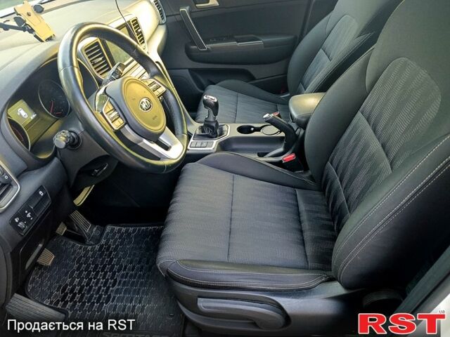 Белый Киа Sportage, объемом двигателя 1.6 л и пробегом 82 тыс. км за 19500 $, фото 1 на Automoto.ua