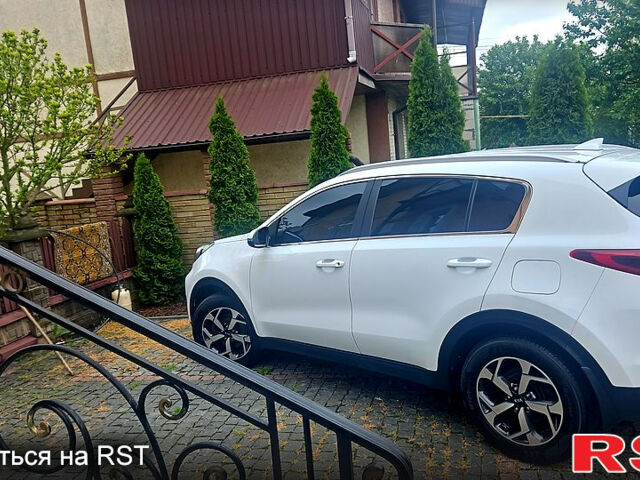 Белый Киа Sportage, объемом двигателя 1.6 л и пробегом 109 тыс. км за 20350 $, фото 1 на Automoto.ua