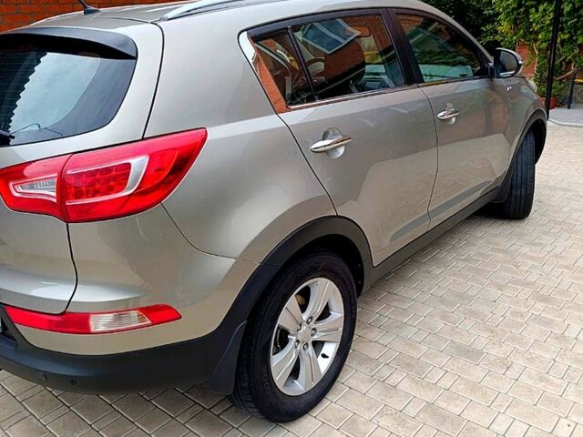 Бежевый Киа Sportage, объемом двигателя 2 л и пробегом 226 тыс. км за 12099 $, фото 1 на Automoto.ua