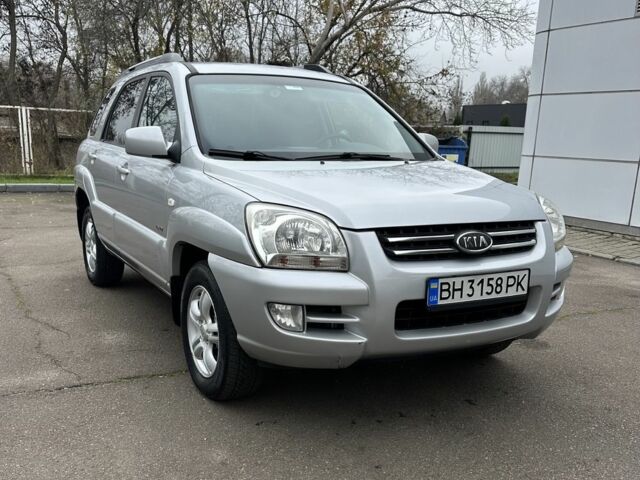 Серый Киа Sportage, объемом двигателя 2 л и пробегом 250 тыс. км за 7900 $, фото 1 на Automoto.ua