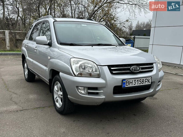 Серый Киа Sportage, объемом двигателя 2 л и пробегом 250 тыс. км за 7900 $, фото 1 на Automoto.ua
