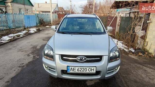 Серый Киа Sportage, объемом двигателя 2 л и пробегом 200 тыс. км за 8500 $, фото 1 на Automoto.ua