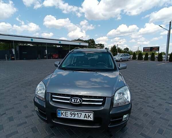 Серый Киа Sportage, объемом двигателя 2 л и пробегом 197 тыс. км за 8000 $, фото 1 на Automoto.ua