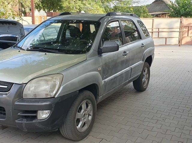 Киа Sportage 2008 в Харькове на Automoto.ua Серый Киа Sportage, объемом двигателя 2 л и пробегом 185 тыс. км за 6250 $, фото 1 на Automoto.ua