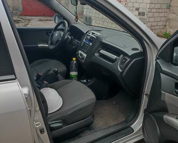 Серый Киа Sportage, объемом двигателя 2 л и пробегом 235 тыс. км за 7800 $, фото 1 на Automoto.ua