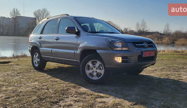 Сірий Кіа Sportage, об'ємом двигуна 2 л та пробігом 199 тис. км за 8690 $, фото 1 на Automoto.ua
