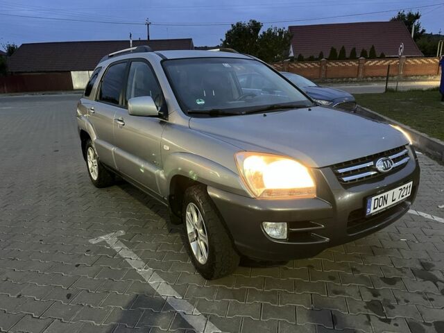 Киа Sportage 2008 в Василькове на Automoto.ua Серый Киа Sportage, объемом двигателя 2 л и пробегом 215 тыс. км за 3500 $, фото 1 на Automoto.ua