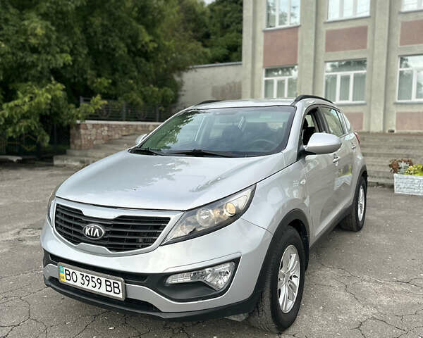 Киа Sportage 2013 в Волочиске на Automoto.ua Серый Киа Sportage, объемом двигателя 1.7 л и пробегом 215 тыс. км за 10800 $, фото 1 на Automoto.ua