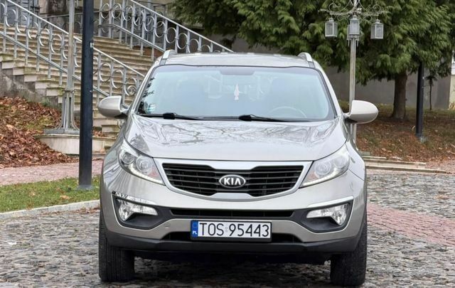 Серый Киа Sportage, объемом двигателя 2 л и пробегом 220 тыс. км за 8000 $, фото 1 на Automoto.ua
